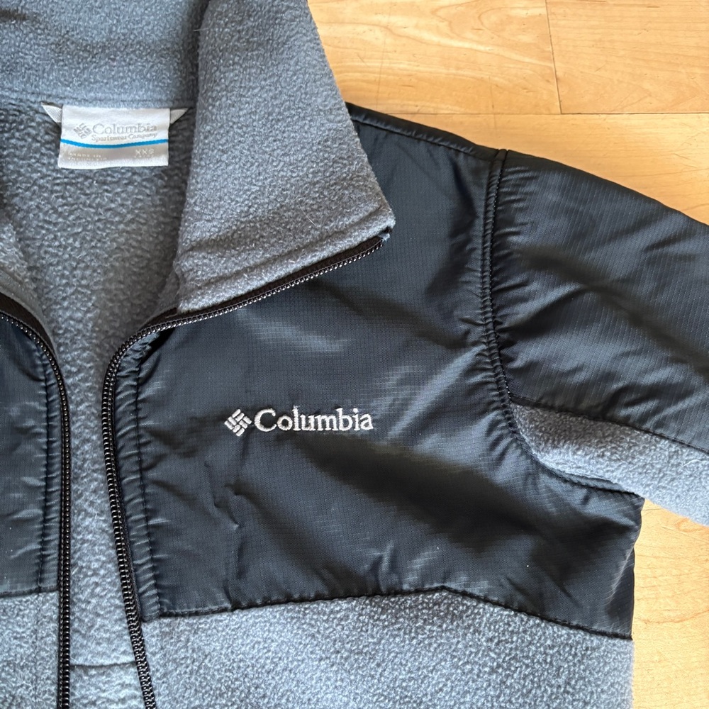 Boys girls size XXS 4/5 gray and black Columbia spring fleece jacket
